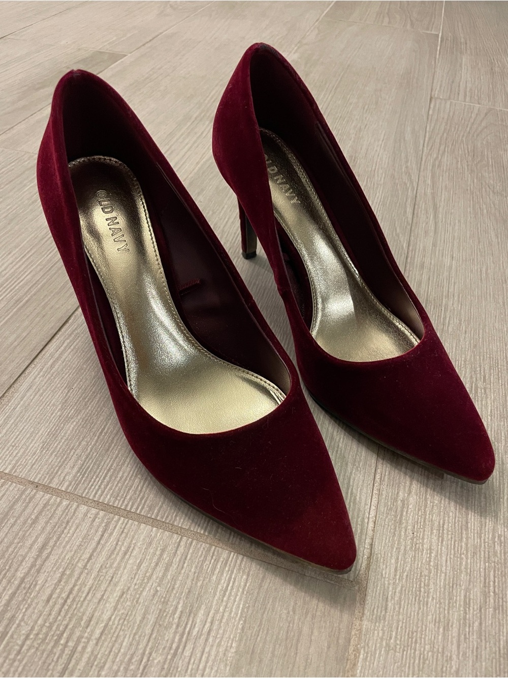 Old Navy Women's Burgundy Wine Velvet Pointed-Toe Heels 3 inch size 6